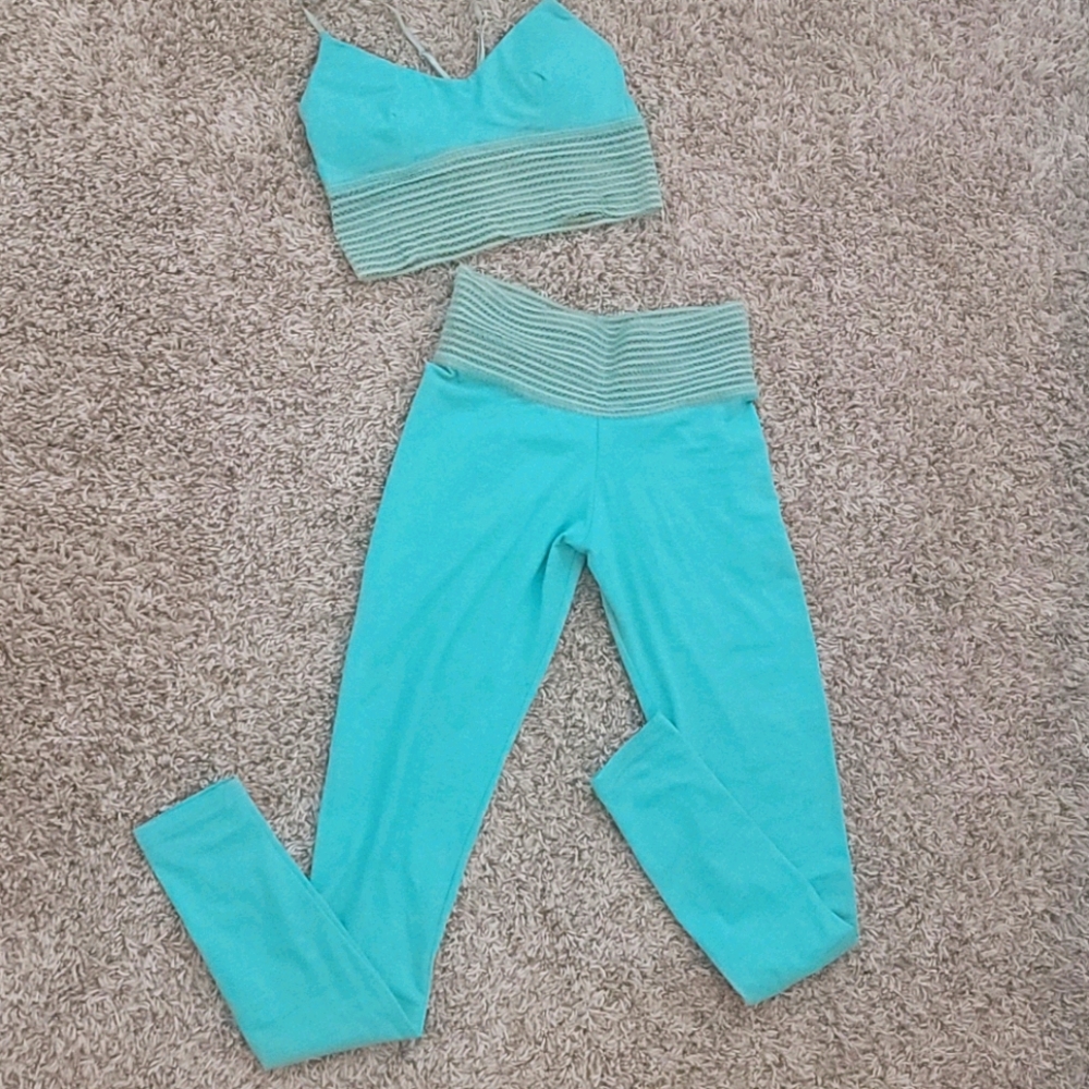 Cute Booty Lounge bra plus leggings